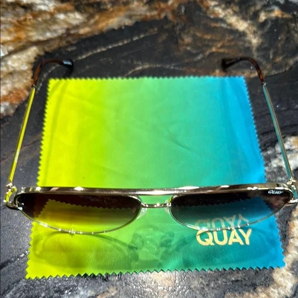 Quay Australia Gold Frame Sunglasses - Picture 3 of 4